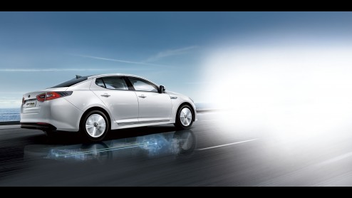 Kia Optima Hybrid vernieuwd in 2014 naar de showroom, opnieuw met 20% bijtelling. De middenklasser is er ook met de 1.7 CRDi diesel.