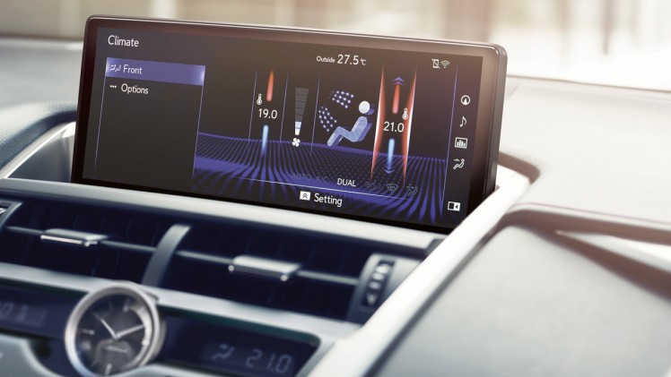 De vernieuwde Lexus CT 200h en NX 300h zijn inmiddels verkrijgbaar.