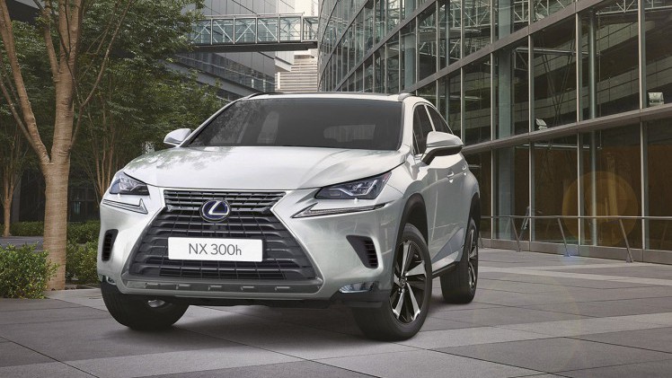 De vernieuwde Lexus CT 200h en NX 300h zijn inmiddels verkrijgbaar.
