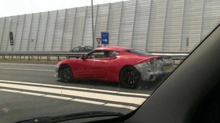 Lotus geeft de Evora een facelift. Het prototype is in Amsterdam gesignaleerd door Andres Kuipers.