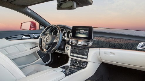 De printers bij Mercedes-Benz draaien overuren. Behalve de prijs van de nieuwe C-klasse Estate heeft de importeur nu ook de prijzen van de vernieuwde CLS bekend gemaakt, alsmede de CLS Shooting Brake.