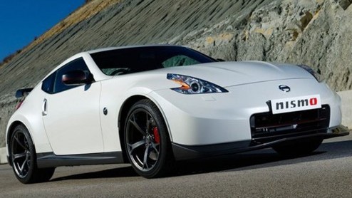 Nissan heeft voor 2014 de 370Z Coup en Roadster op diverse punten aangepast, komt met de Nismo-uitvoering en een instapversie.