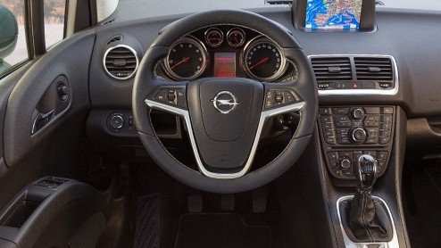 Opel heeft de Meriva een opfrisbeurt gegeven. De compacte MPV verschijnt in zijn nieuwe gedaante eind januari in ons land. De prijslijst begint bij 17.995 euro en dat is precies 1.000 euro lager.