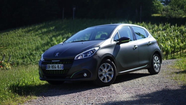 Uiterlijk zijn de verschillen minimaal, maar toch is de Peugeot 208 een leukere auto dan dat hij was, ontdekten we in Oostenrijk. Autotest!
