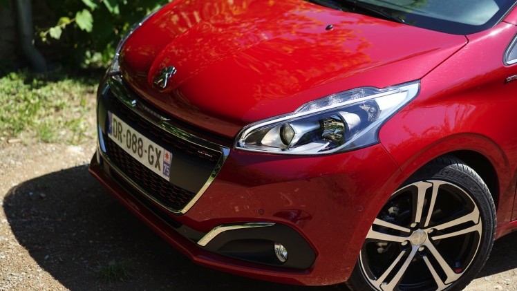 Uiterlijk zijn de verschillen minimaal, maar toch is de Peugeot 208 een leukere auto dan dat hij was, ontdekten we in Oostenrijk. Autotest!