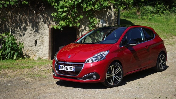 Uiterlijk zijn de verschillen minimaal, maar toch is de Peugeot 208 een leukere auto dan dat hij was, ontdekten we in Oostenrijk. Autotest!