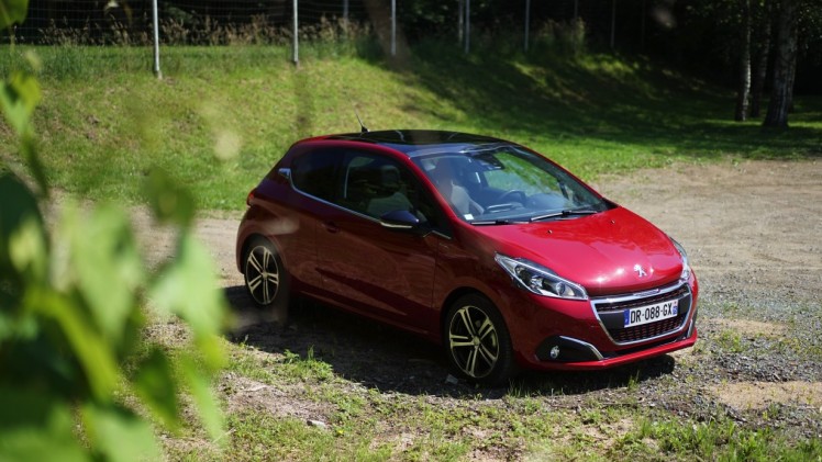 Uiterlijk zijn de verschillen minimaal, maar toch is de Peugeot 208 een leukere auto dan dat hij was, ontdekten we in Oostenrijk. Autotest!