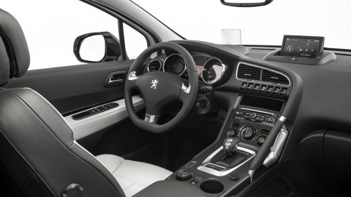 Peugeot heeft een prijskaartje gehangen aan de vernieuwde 3008, die onlangs op de IAA zijn debuut beleefde. De vanafprijs van de 1.6 VTi is met 27.650 euro iets lager dan voorheen.
