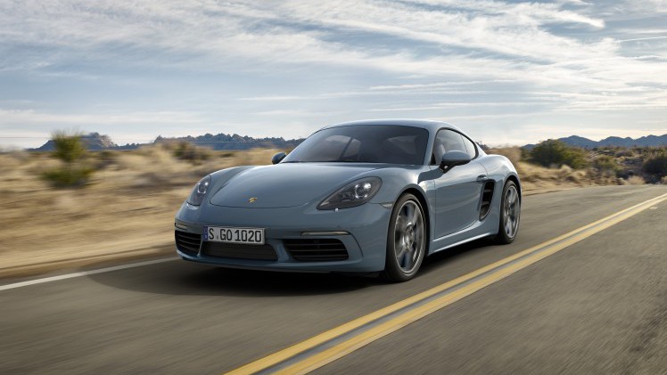 Porsche 718 Cayman facelift een feit. De grondige update brengt nieuwe looks, verbeterd rijgedrag en nieuwe viercilindermotoren.