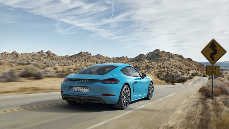 Porsche 718 Cayman facelift een feit. De grondige update brengt nieuwe looks, verbeterd rijgedrag en nieuwe viercilindermotoren.