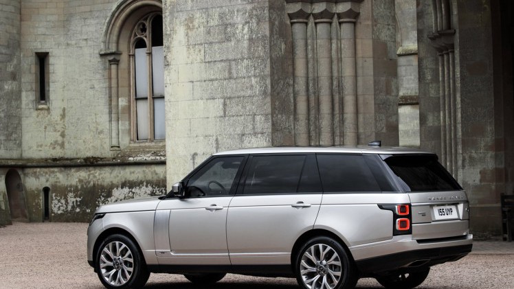 Range Rover facelift zijn grootste model en brengt dit type nu ook als plug-in hybrid.
