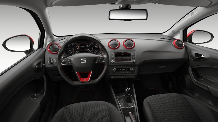 Nieuwe Seat Ibiza prijzen vanaf 12.950 euro voor de 1.0 MPI en 13.950 euro met de 1.0 TSI. Speciale aandacht krijgen de Style Connect en FR Connect uitvoeringen.