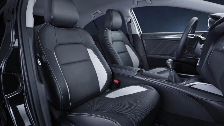 Toyota heeft de vanafprijzen van de vernieuwde Toyota Avensis met 1.6 D-4D dieselmotor bekend gemaakt. Hij is er vanaf 28.995 euro en komt met 20% bijtelling, voor de zakelijk rijder als Lease Pro.