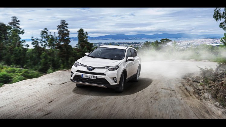 Toyota introduceert de RAV4 Hybrid begin 2016. De autotest laat nog heel even op zich wachten maar we hebben al wel alle prijzen.