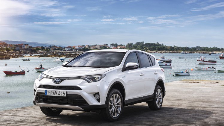 Toyota introduceert de RAV4 Hybrid begin 2016. De autotest laat nog heel even op zich wachten maar we hebben al wel alle prijzen.
