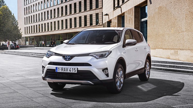 Toyota introduceert de RAV4 Hybrid begin 2016. De autotest laat nog heel even op zich wachten maar we hebben al wel alle prijzen.