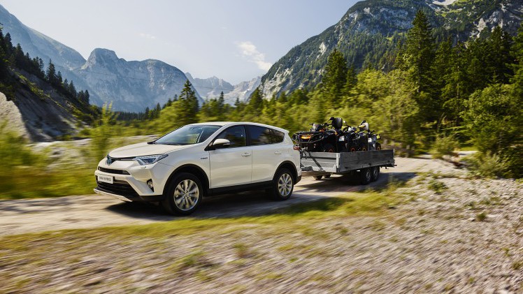 Toyota introduceert de RAV4 Hybrid begin 2016. De autotest laat nog heel even op zich wachten maar we hebben al wel alle prijzen.
