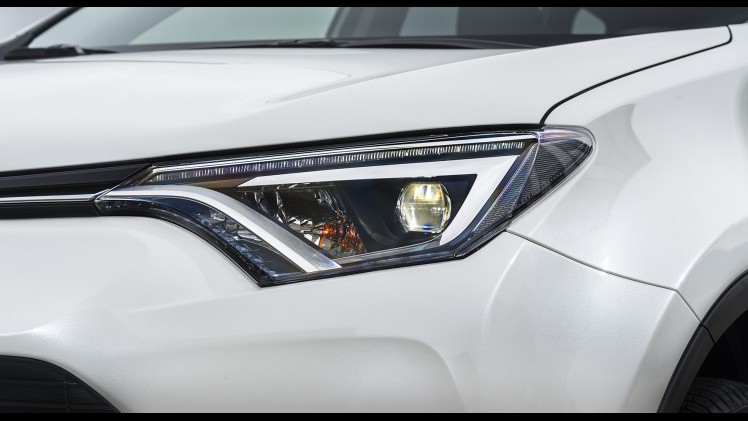 Toyota introduceert de RAV4 Hybrid begin 2016. De autotest laat nog heel even op zich wachten maar we hebben al wel alle prijzen.