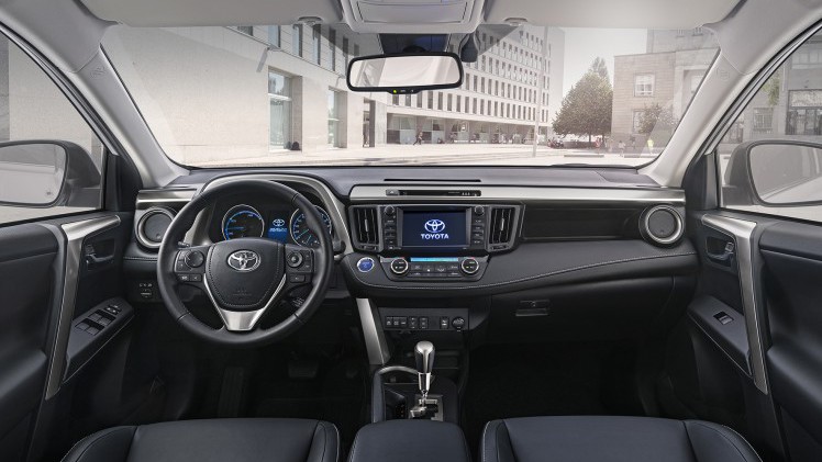Toyota introduceert de RAV4 Hybrid begin 2016. De autotest laat nog heel even op zich wachten maar we hebben al wel alle prijzen.