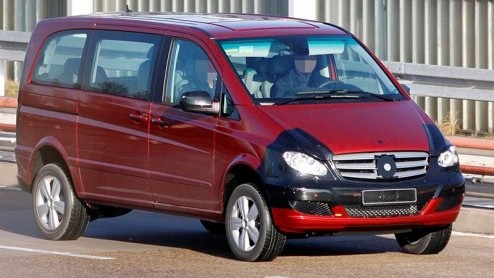 Ondernemend Nederland opgelet! Mercedes-Benz geeft de Viano een facelift. Met een licht geretoucheerd uiterlijk moet deze populaire ondernemersbus de Volkswagen Transporter en Multivan weer de baas zi