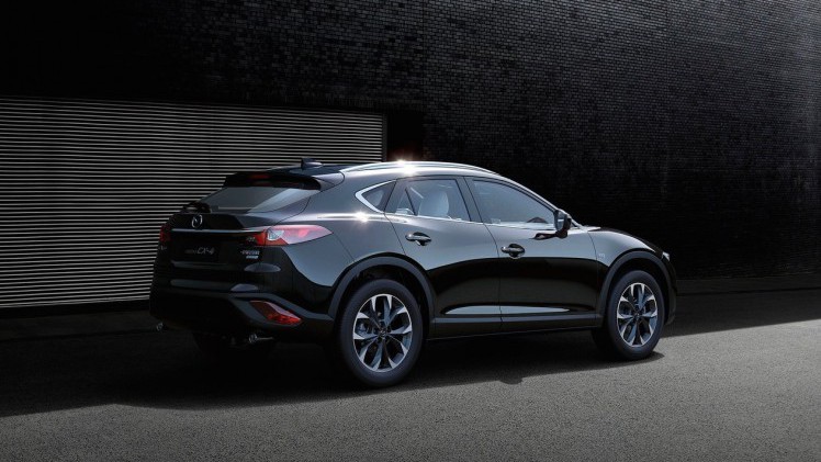 Mercedes, BMW, Audi en Mazda presenteren allemaal modellen die exclusief voor de markt in China zijn bedoeld. Zodoende blijven de A4L, E-Klasse Lang, BMW X1L en Mazda CX-4 bestemd voor de Chinezen.