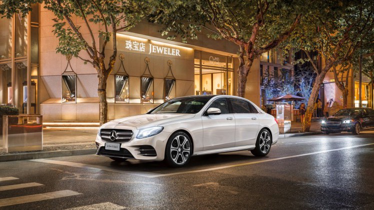 Mercedes, BMW, Audi en Mazda presenteren allemaal modellen die exclusief voor de markt in China zijn bedoeld. Zodoende blijven de A4L, E-Klasse Lang, BMW X1L en Mazda CX-4 bestemd voor de Chinezen.