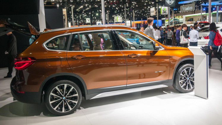 Mercedes, BMW, Audi en Mazda presenteren allemaal modellen die exclusief voor de markt in China zijn bedoeld. Zodoende blijven de A4L, E-Klasse Lang, BMW X1L en Mazda CX-4 bestemd voor de Chinezen.
