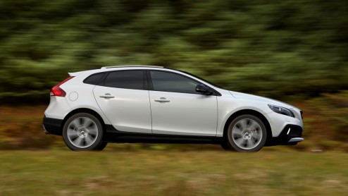 Volvo V40 T5 Cross Country krijgt 2.0 liter viercilinder DRIVE-E turbomotor in plaats van de 2.5 liter vijfcilinder.