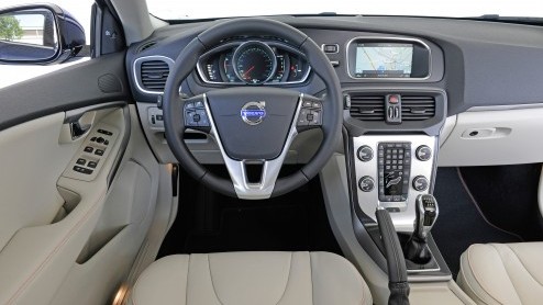 Volvo V40 T5 Cross Country krijgt 2.0 liter viercilinder DRIVE-E turbomotor in plaats van de 2.5 liter vijfcilinder.