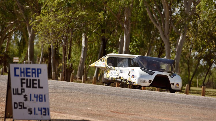 Stella Lux realiseert 1500 kilometer actieradius in World Solar Challenge 2015.