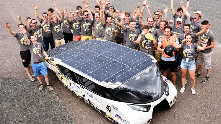 Stella Lux realiseert 1500 kilometer actieradius in World Solar Challenge 2015.