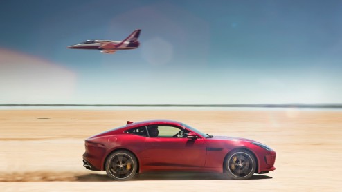Jaguar F-Type ook met vierwielaandrijving, als eerste is de F-Type Coup R aan de beurt. In 2015 wordt het gamma uitgebreid met nieuwe varianten.
