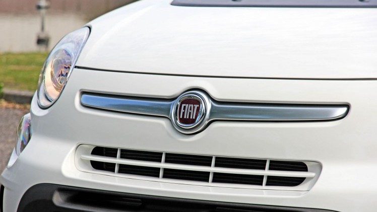 Autotest Fiat 500L en nieuwe Fiat 500. In een retour Amsterdam-Maastricht schatten we de 500L en 500 opnieuw op waarde.