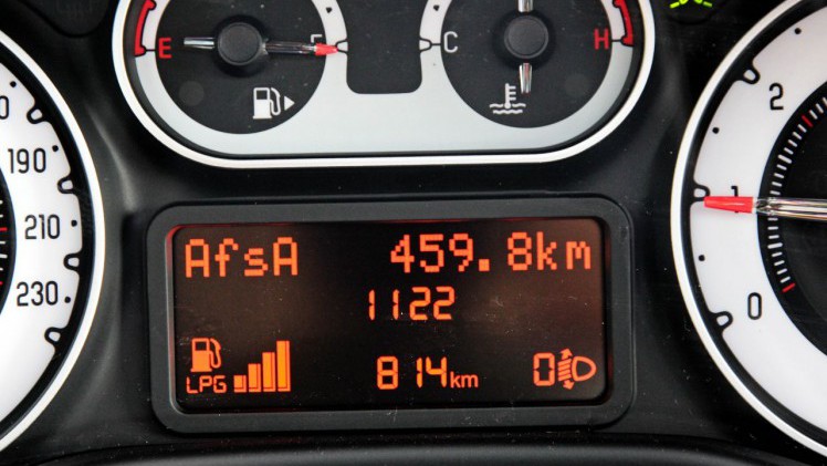 Autotest Fiat 500L en nieuwe Fiat 500. In een retour Amsterdam-Maastricht schatten we de 500L en 500 opnieuw op waarde.