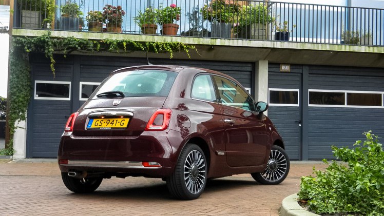 Autotest Fiat 500L en nieuwe Fiat 500. In een retour Amsterdam-Maastricht schatten we de 500L en 500 opnieuw op waarde.