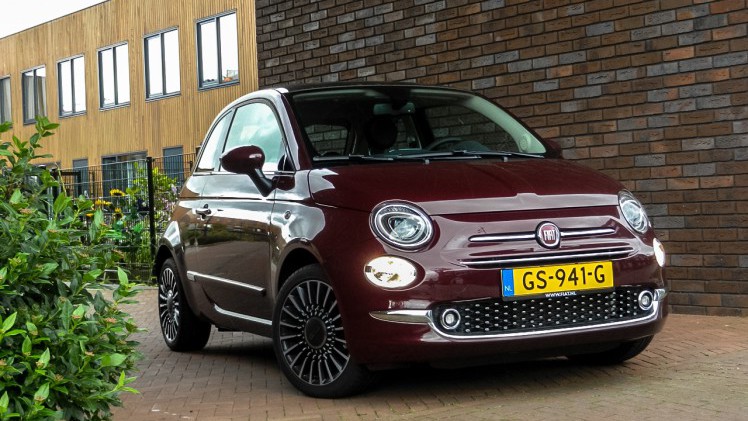 Autotest Fiat 500L en nieuwe Fiat 500. In een retour Amsterdam-Maastricht schatten we de 500L en 500 opnieuw op waarde.