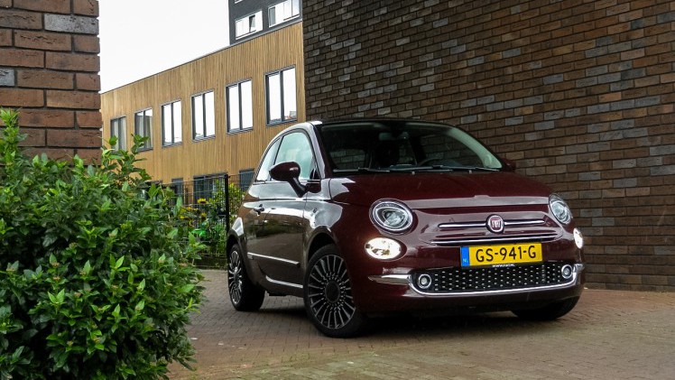 Autotest Fiat 500L en nieuwe Fiat 500. In een retour Amsterdam-Maastricht schatten we de 500L en 500 opnieuw op waarde.