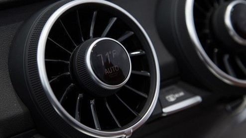 Op de CES-elektronicabeurs laten vele autofabrikanten hun toekomstplannen zien. Behalve de Sport quattro laserlight concept toont Audi ook het interieur van de nieuwe TT met virtual cockpit.