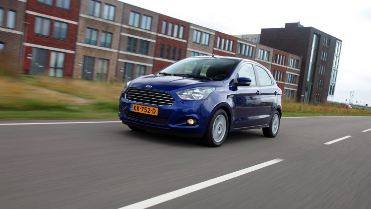 AutoVandaag deed een rijtest met de nieuwe Ford Ka+ Trend Ultimate 85 pk. De auto vormt een budgetmodel onder de even grote Fiesta. Voegt dat wat toe?
