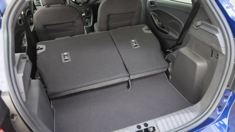 AutoVandaag deed een rijtest met de nieuwe Ford Ka+ Trend Ultimate 85 pk. De auto vormt een budgetmodel onder de even grote Fiesta. Voegt dat wat toe?
