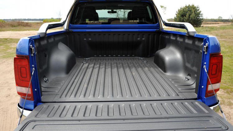 De bestaande Amarok pick-up is door Volkswagen flink aangepakt. De auto beschikt onder meer over een nieuwe V6 dieselmotor die een hernieuwde kennismaking vraagt.