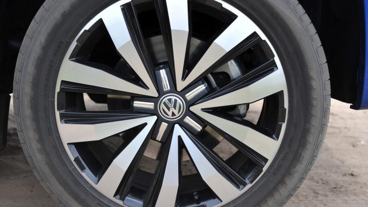 De bestaande Amarok pick-up is door Volkswagen flink aangepakt. De auto beschikt onder meer over een nieuwe V6 dieselmotor die een hernieuwde kennismaking vraagt.