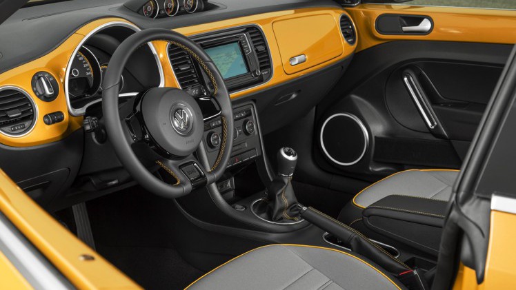 Autotest Volkswagen Beetle Dune, de stoere Beetle met historische verantwoording. AutoVandaag rijdt met de Beetle Dune 1.4 TSI en 2.0 TSI DSG.
