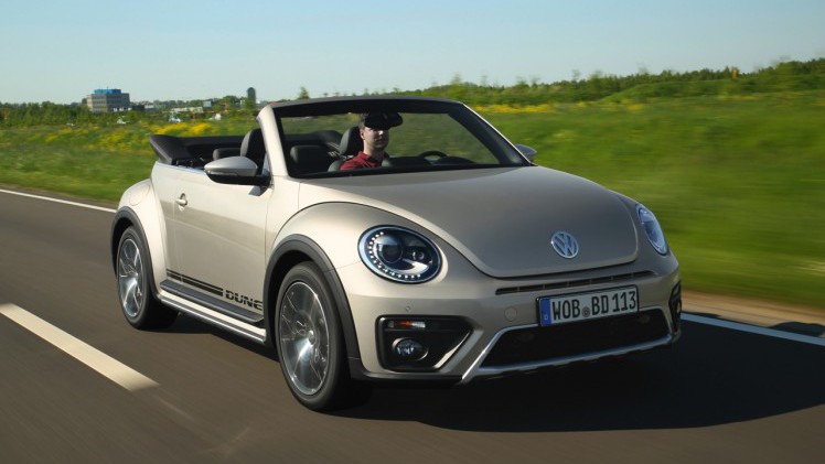 Autotest Volkswagen Beetle Dune, de stoere Beetle met historische verantwoording. AutoVandaag rijdt met de Beetle Dune 1.4 TSI en 2.0 TSI DSG.