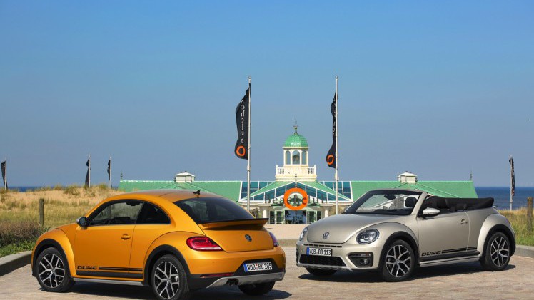 Autotest Volkswagen Beetle Dune, de stoere Beetle met historische verantwoording. AutoVandaag rijdt met de Beetle Dune 1.4 TSI en 2.0 TSI DSG.