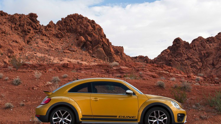 Volkswagen Beetle Dune toch naar Nederland. Het is een extra stoere uitvoering met verhoogde rijhoogte.