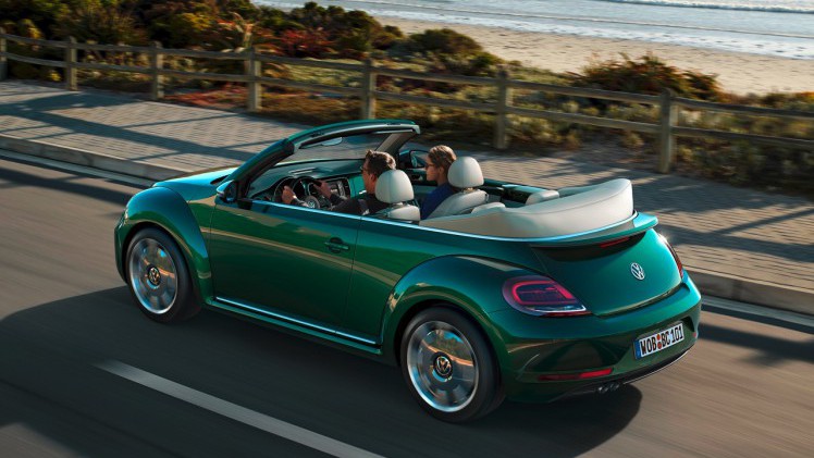Prijzen en uitvoeringen Volkswagen Beetle. In de zomer van 2016 krijgt de iconische Volkswagen een mini facelift met updates en komt de stoere Beetle Dune de showroom vergezellen.
