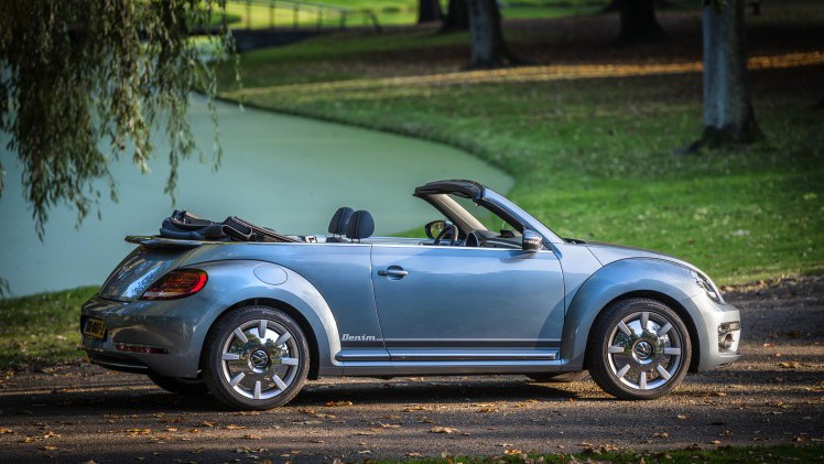 Prijzen en uitvoeringen Volkswagen Beetle. In de zomer van 2016 krijgt de iconische Volkswagen een mini facelift met updates en komt de stoere Beetle Dune de showroom vergezellen.