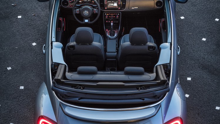 Prijzen en uitvoeringen Volkswagen Beetle. In de zomer van 2016 krijgt de iconische Volkswagen een mini facelift met updates en komt de stoere Beetle Dune de showroom vergezellen.