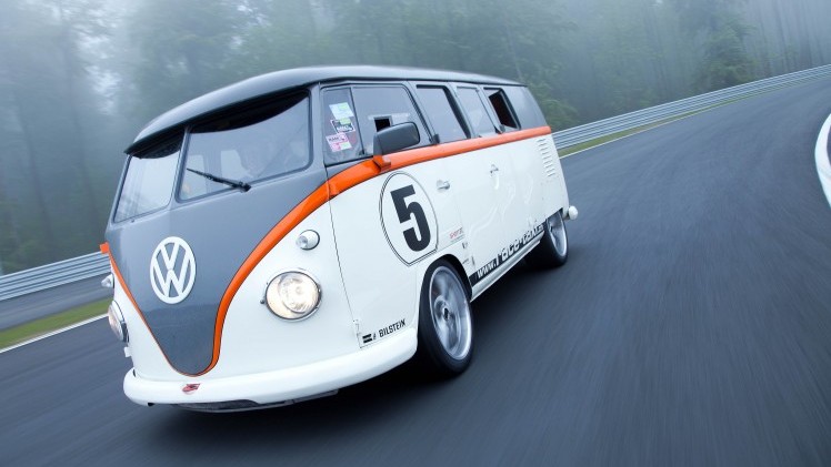 Volkswagen Transporer T1 Bulli zorgt met Porsche genen en 530 pk motor voor spektakel op Wrthersee Treffen 2015.